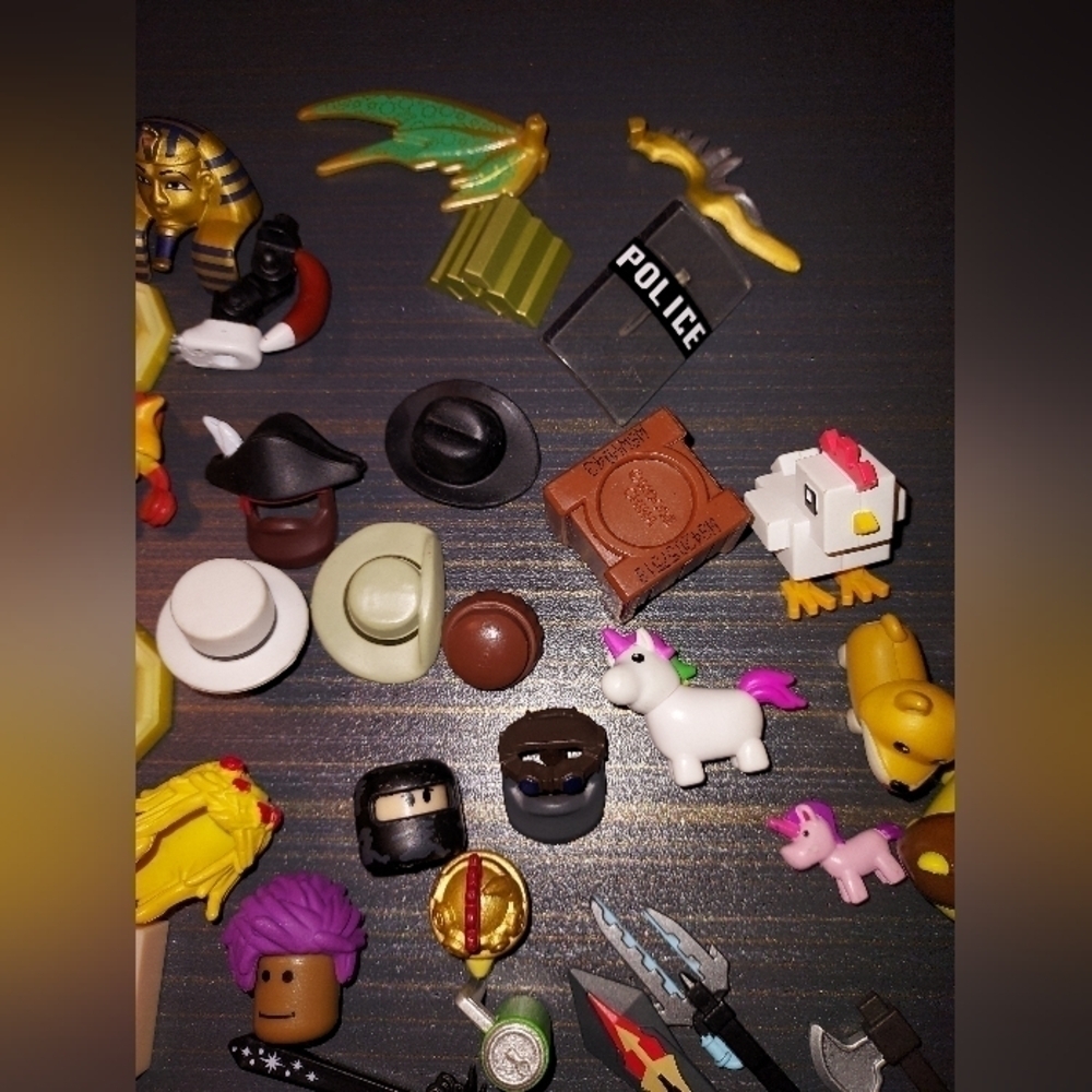 Roblox and Playmobil accessories lot - Picture 5 of 7